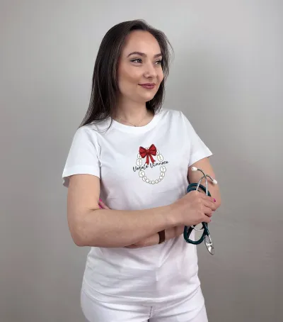 Dámske zdravotnícke tričko UNIDRESS – Vianočný veniec zo zúbkov